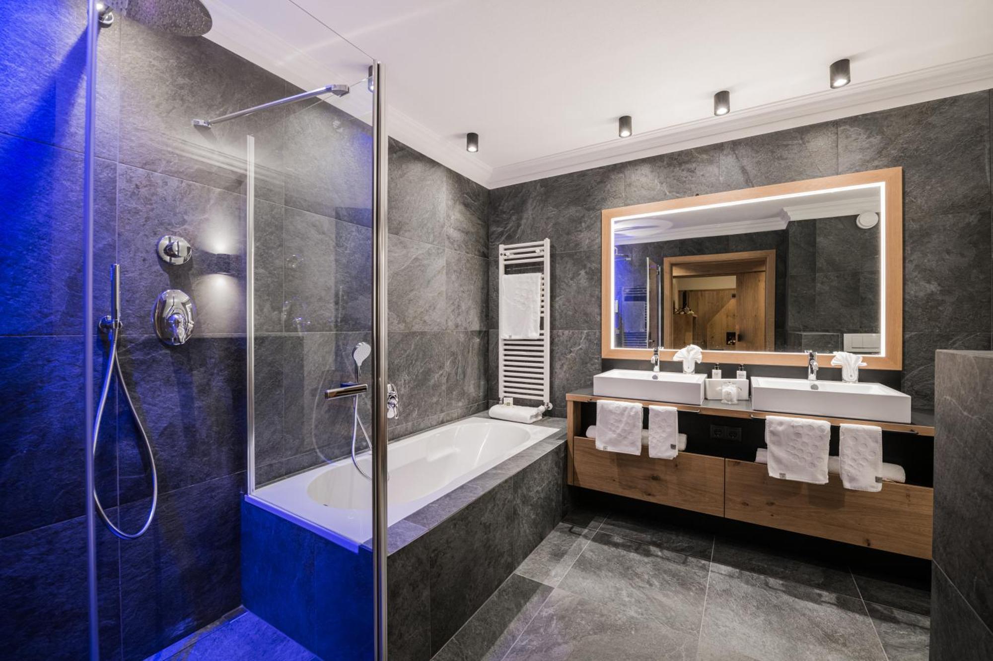 Majestic - Unique Spa Resort Bruneck Buitenkant foto